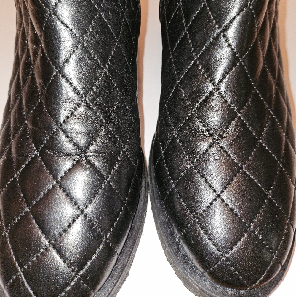 CHANEL Black Quilted Leather Ankle Booties With Iconic CC Turnlock. - Picture 13 of 15